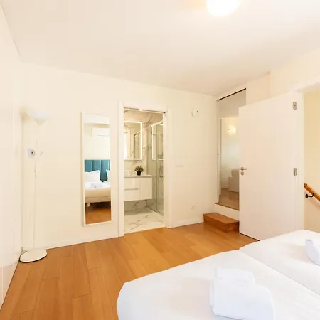 Baixa Chiado 2 Bedroom Duplex With Ac Elevator *